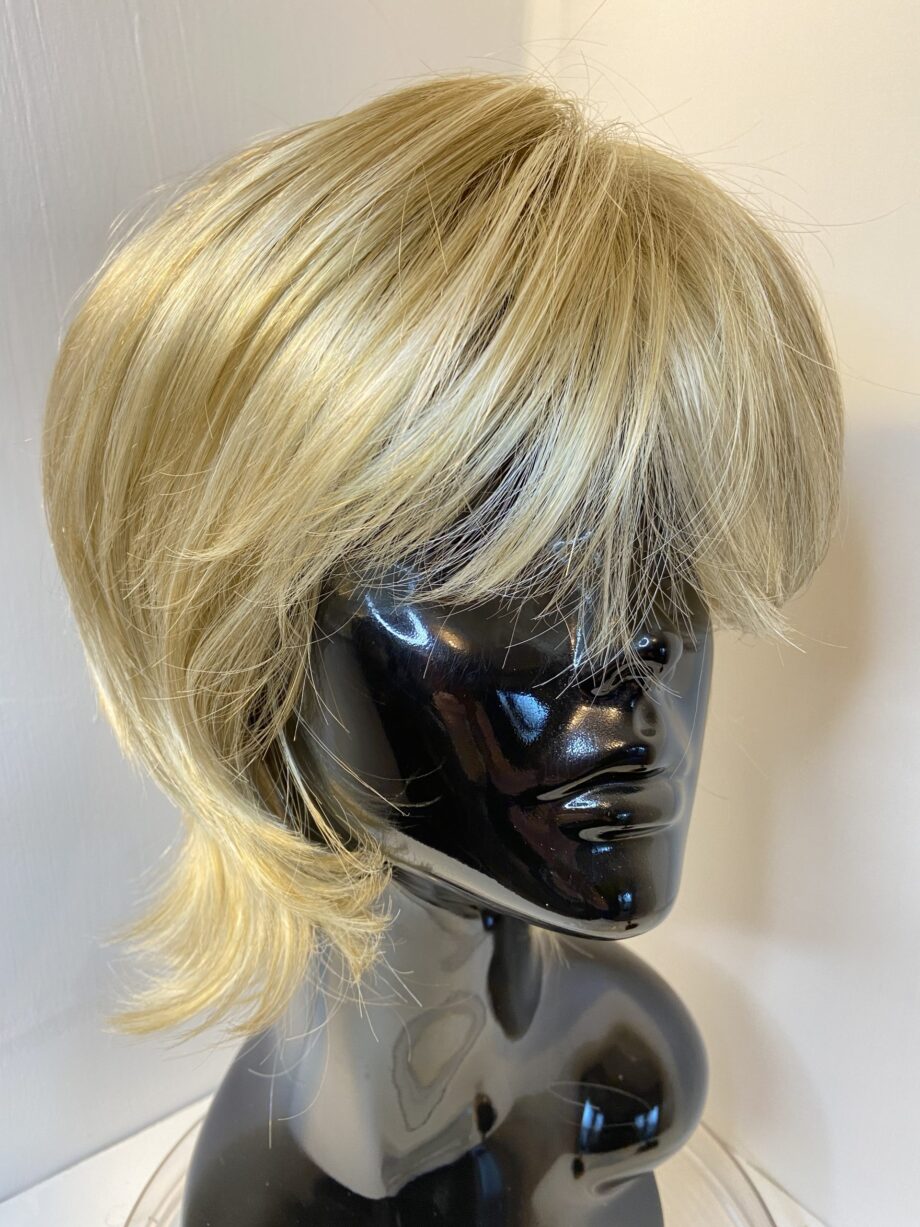 Mid length blonde Noriko wig. Blms750