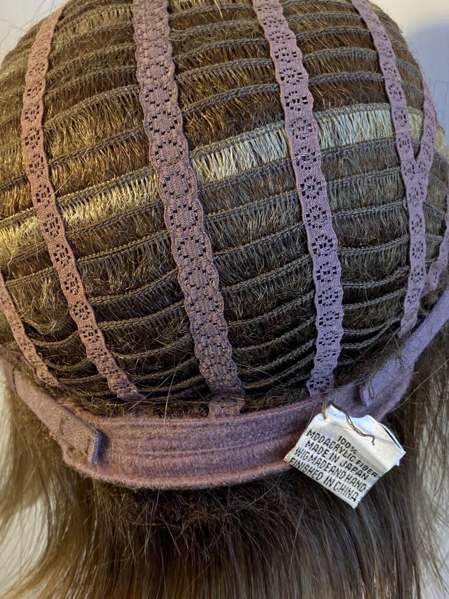 Light brown short shiny wig. Brss8025