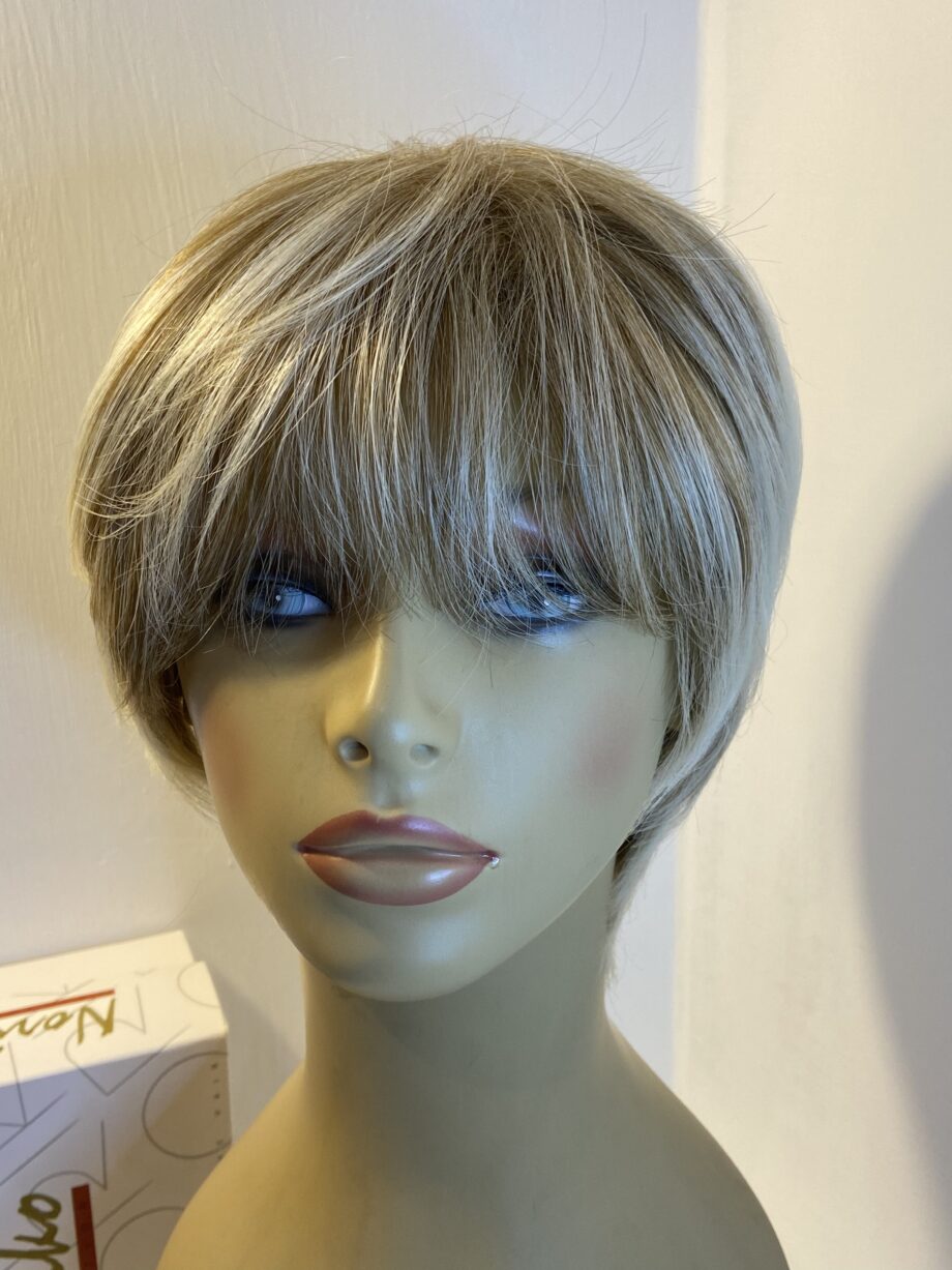 Noriko blonde highlighted wig. Bblms299