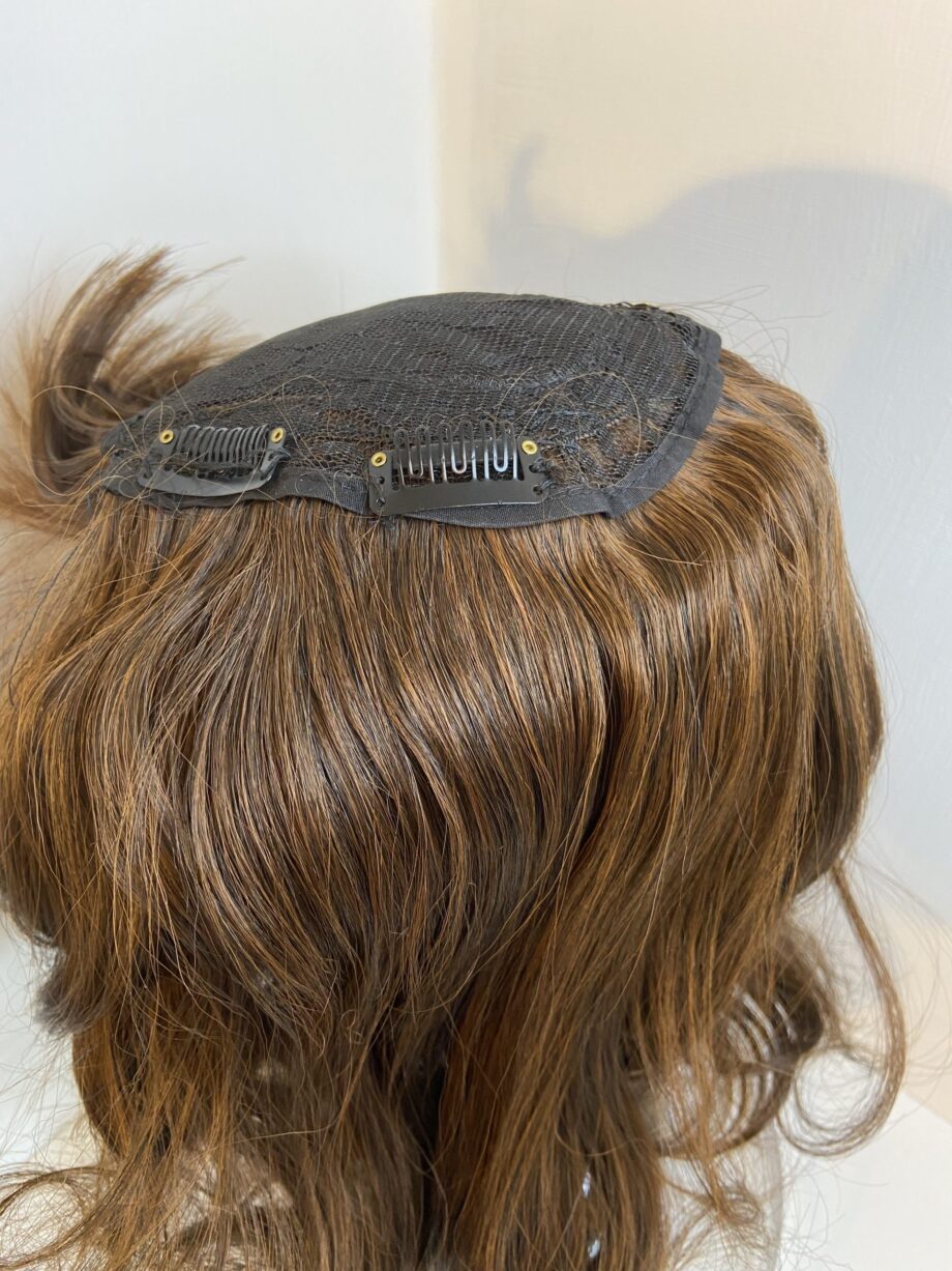 Wig topper long brown wavy. Brlw591