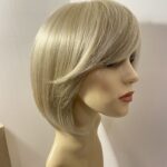 Creamy Beautiful blonde mid length new wig. Bblms294
