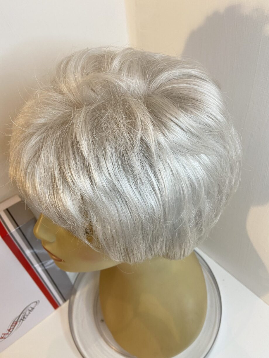 Hair world silver short wig. Bwsw291