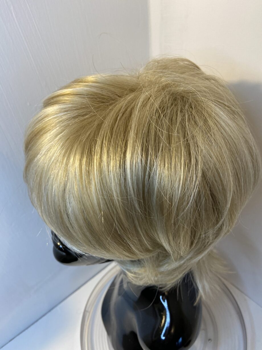 Mid length blonde Noriko wig. Blms750
