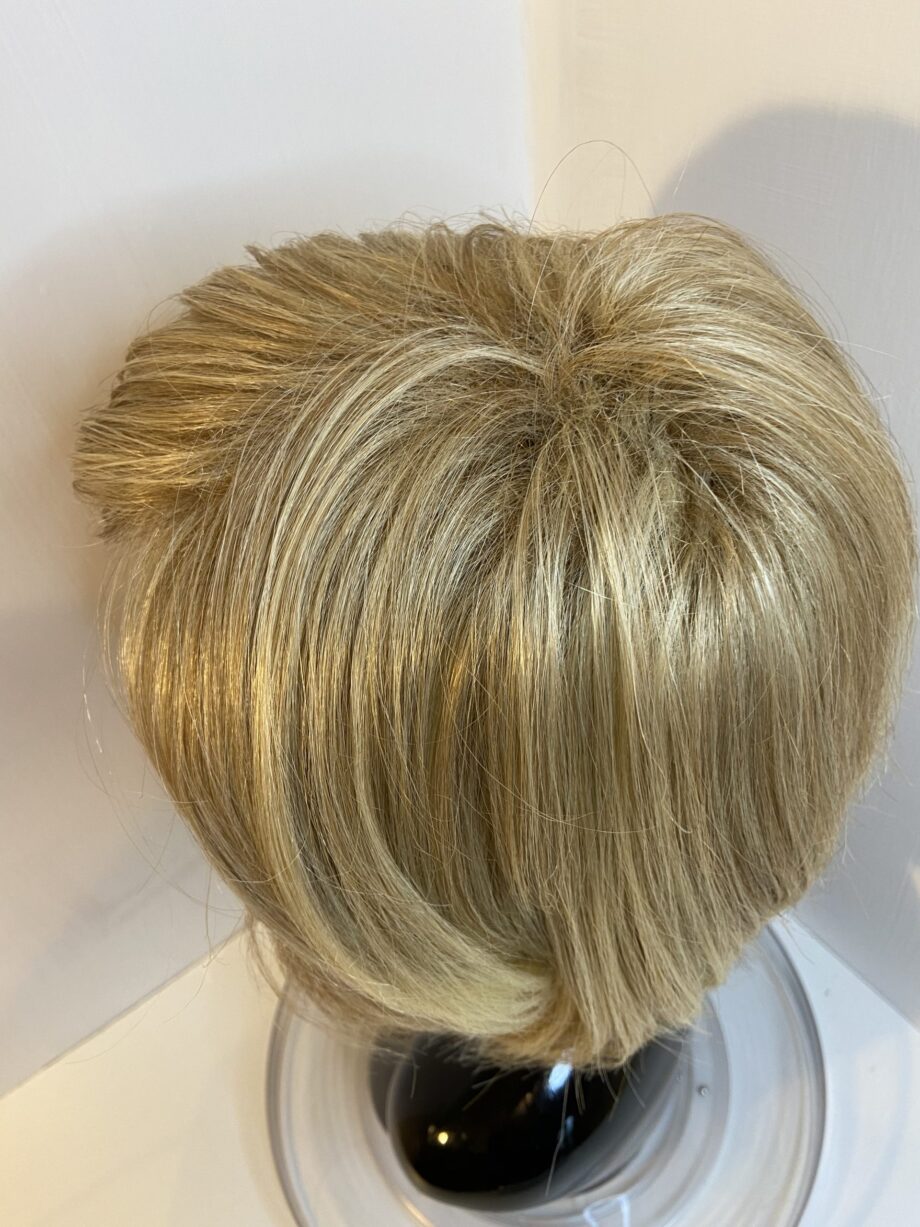 Mid length blonde wig. Blms599