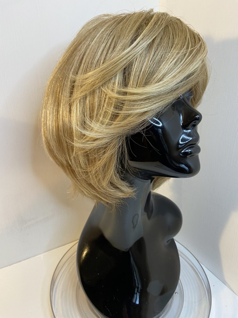 Mid length blonde wig. Blms599
