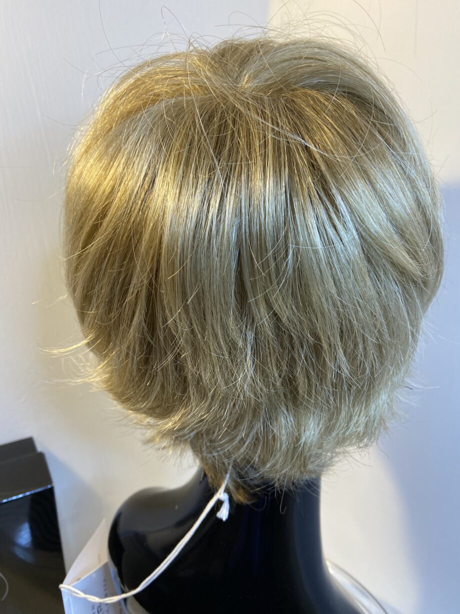 New blonde spring honey designer wig. Pplblss456