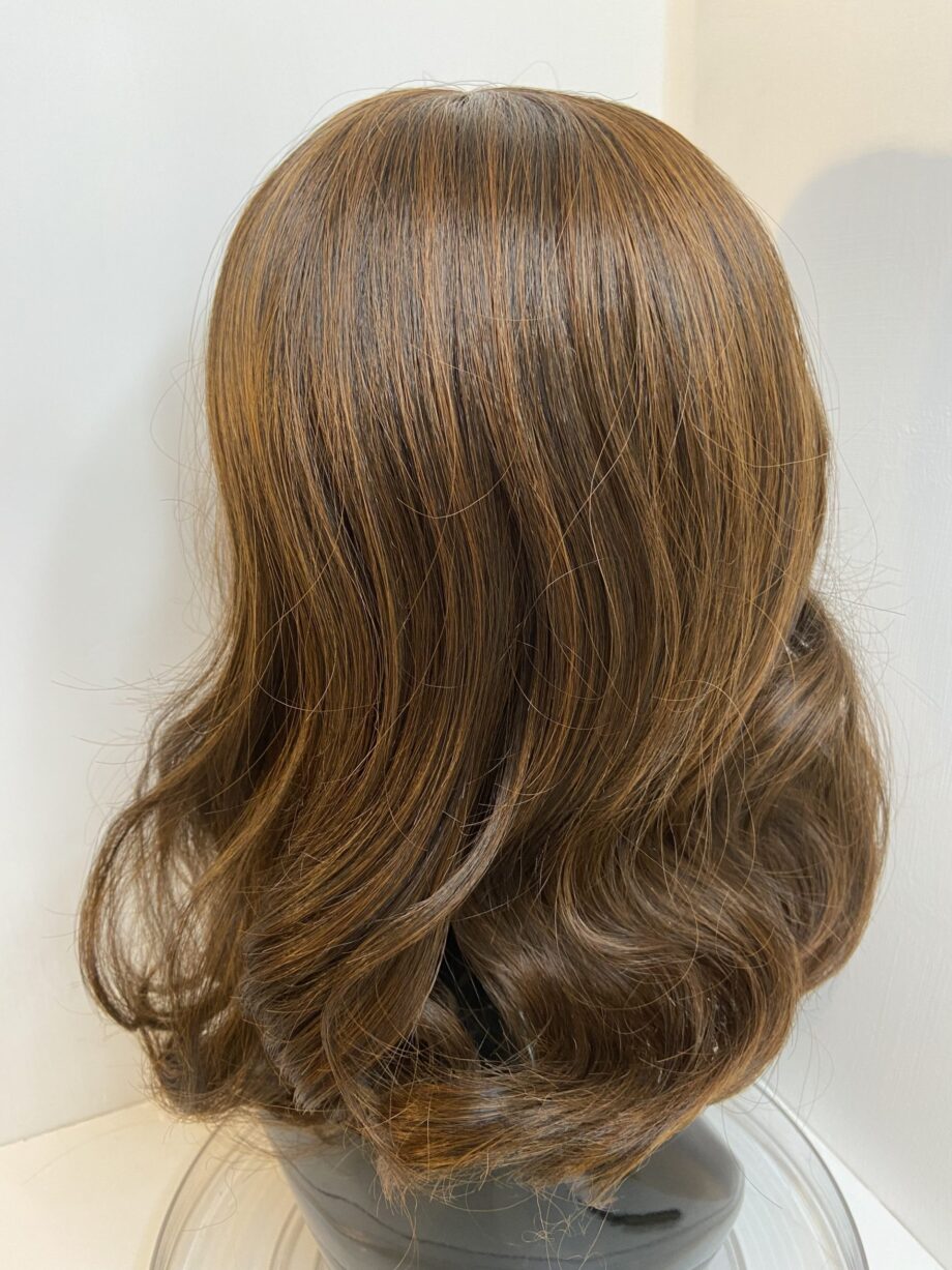 Wig topper long brown wavy. Brlw591