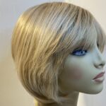 Rooted blonde mid length wig. Blms8027