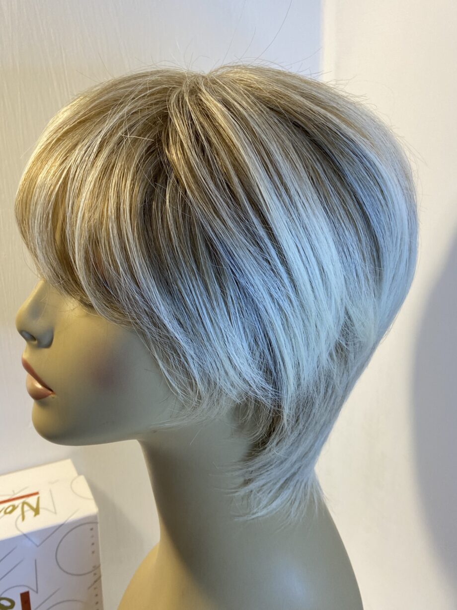 Noriko blonde highlighted wig. Bblms299