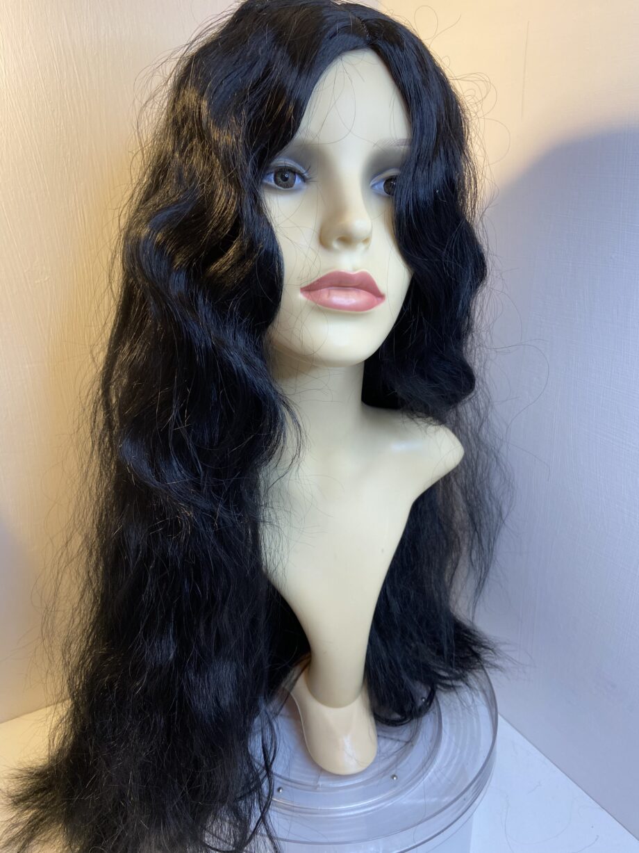 Very long black wavy wig. Pplbllw617
