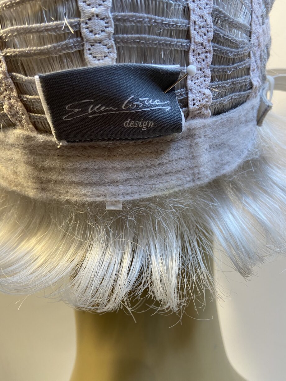 Stylish silver short Judy plum wig. Bgss297