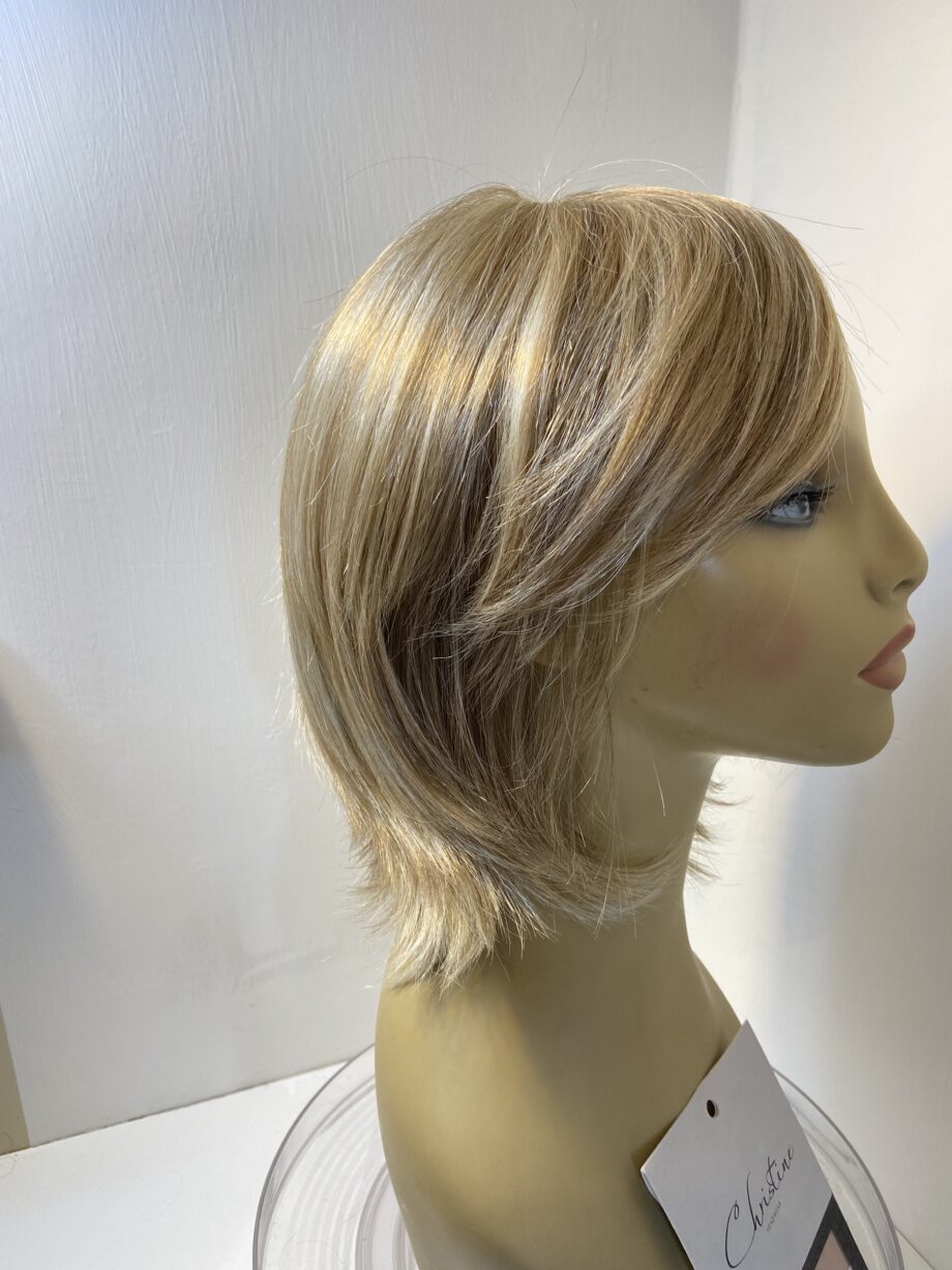 As new beautiful toni & guy blonde wig  blms766