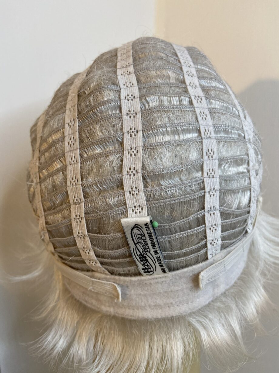 Hair world silver short wig. Bwsw291