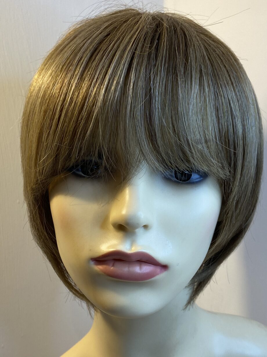 Light brown short shiny wig. Brss8025