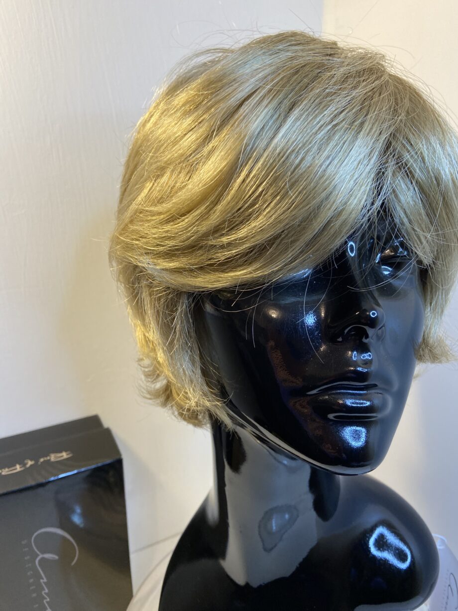 New blonde spring honey designer wig. Pplblss456