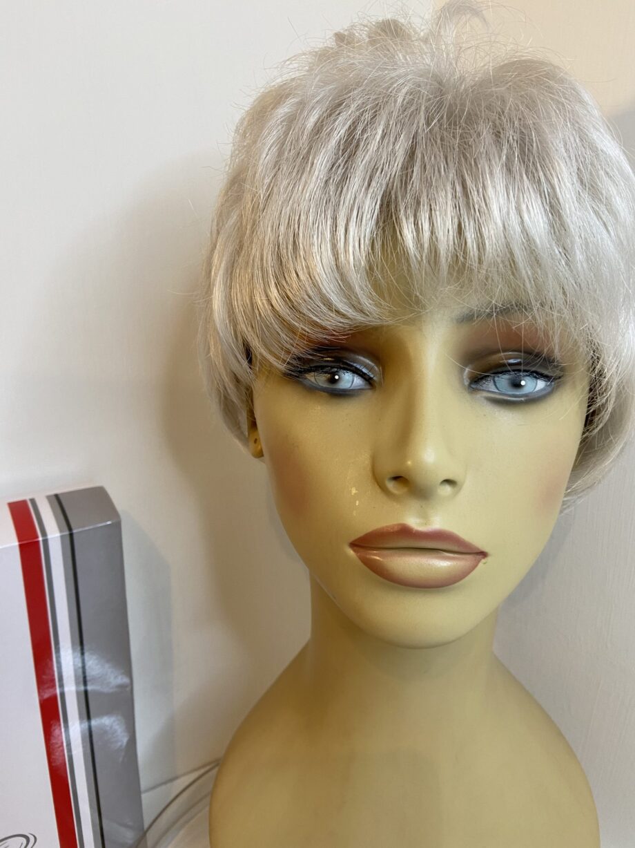 Hair world silver short wig. Bwsw291