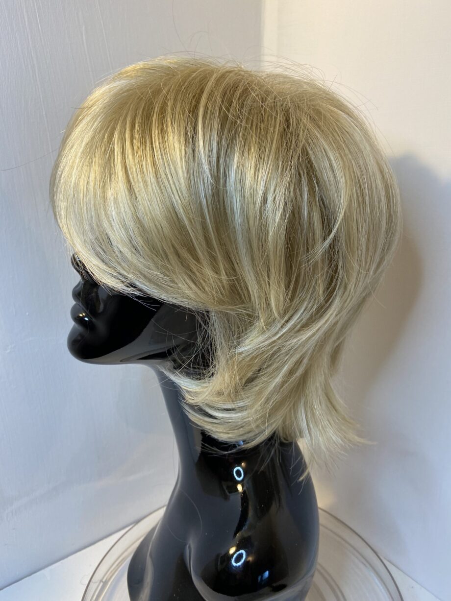 Mid length blonde Noriko wig. Blms750