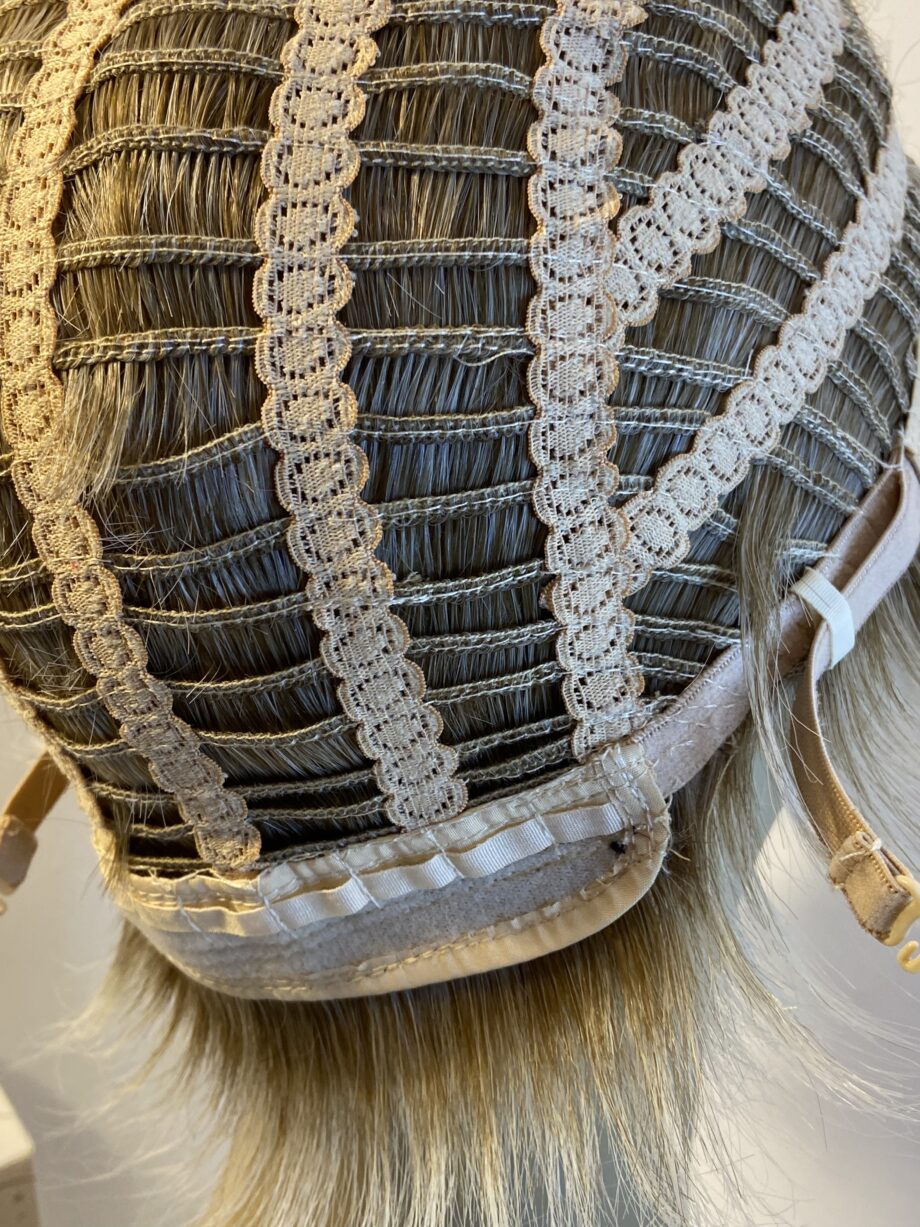 Noriko blonde highlighted wig. Bblms299