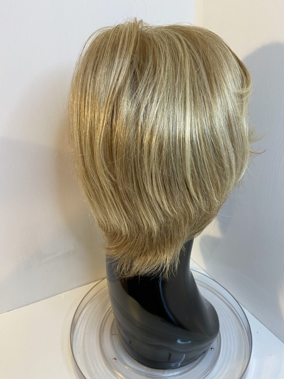 Mid length blonde wig. Blms599