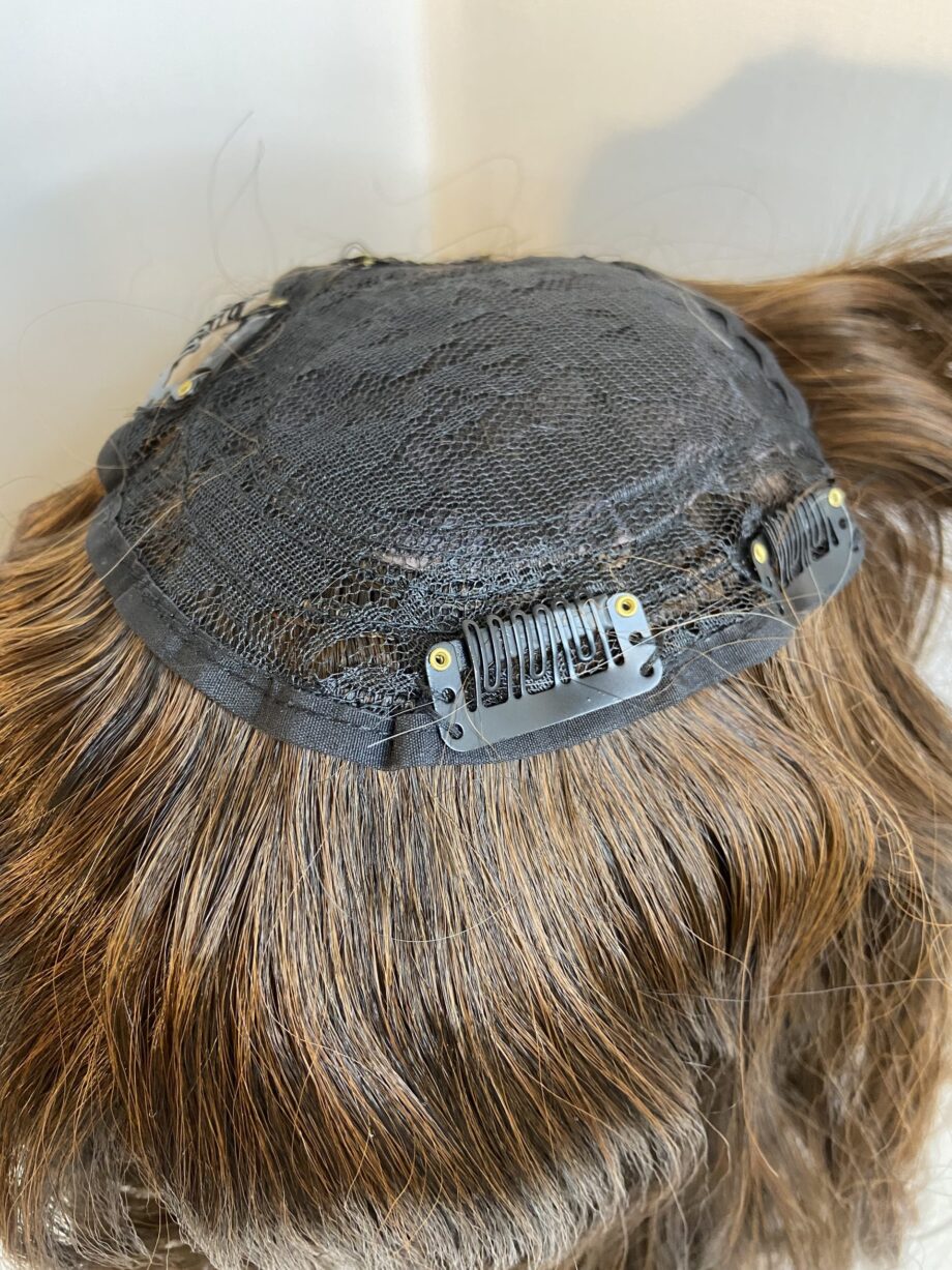 Wig topper long brown wavy. Brlw591