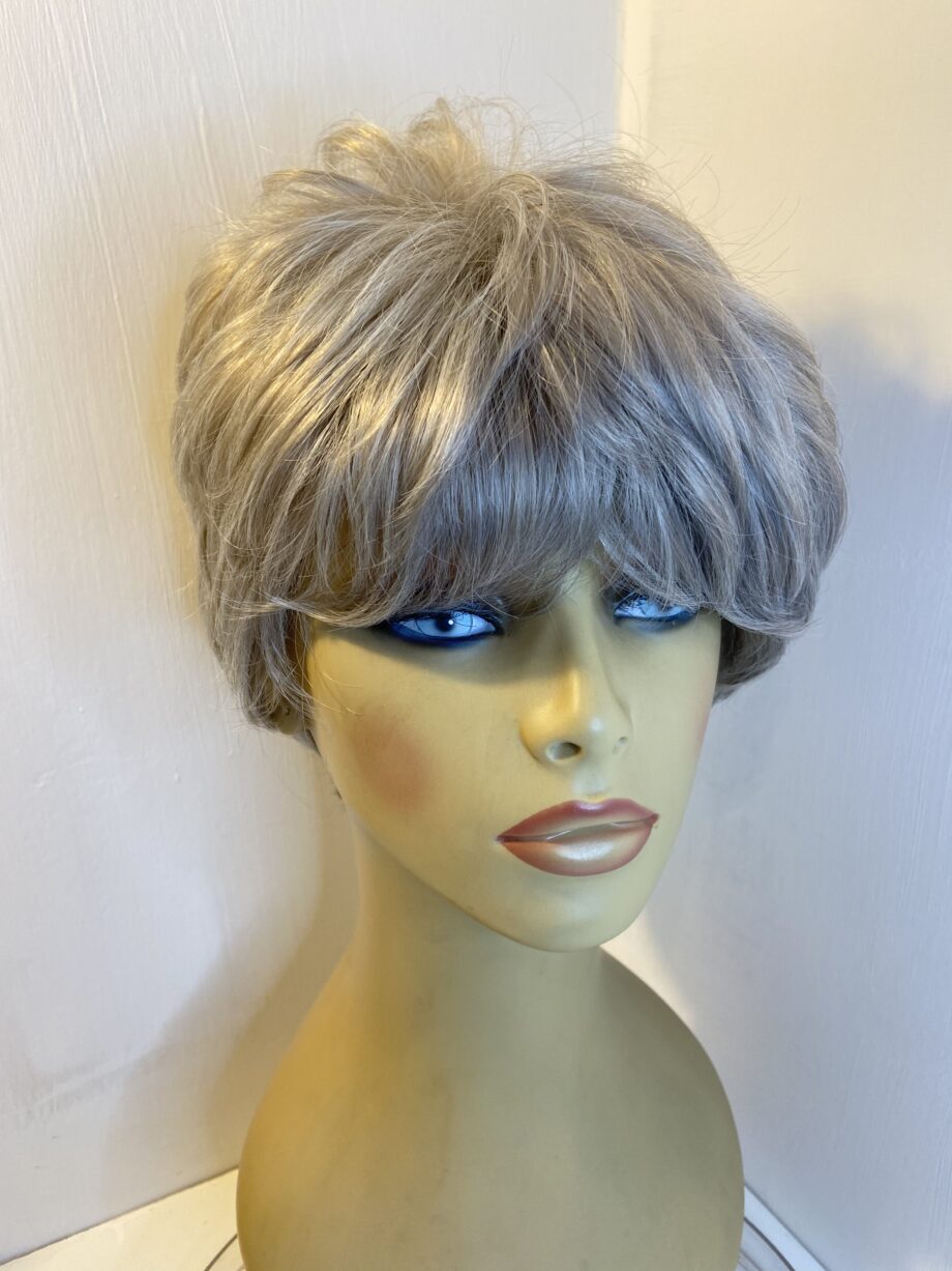 New silver grey short wig. Ngsw67