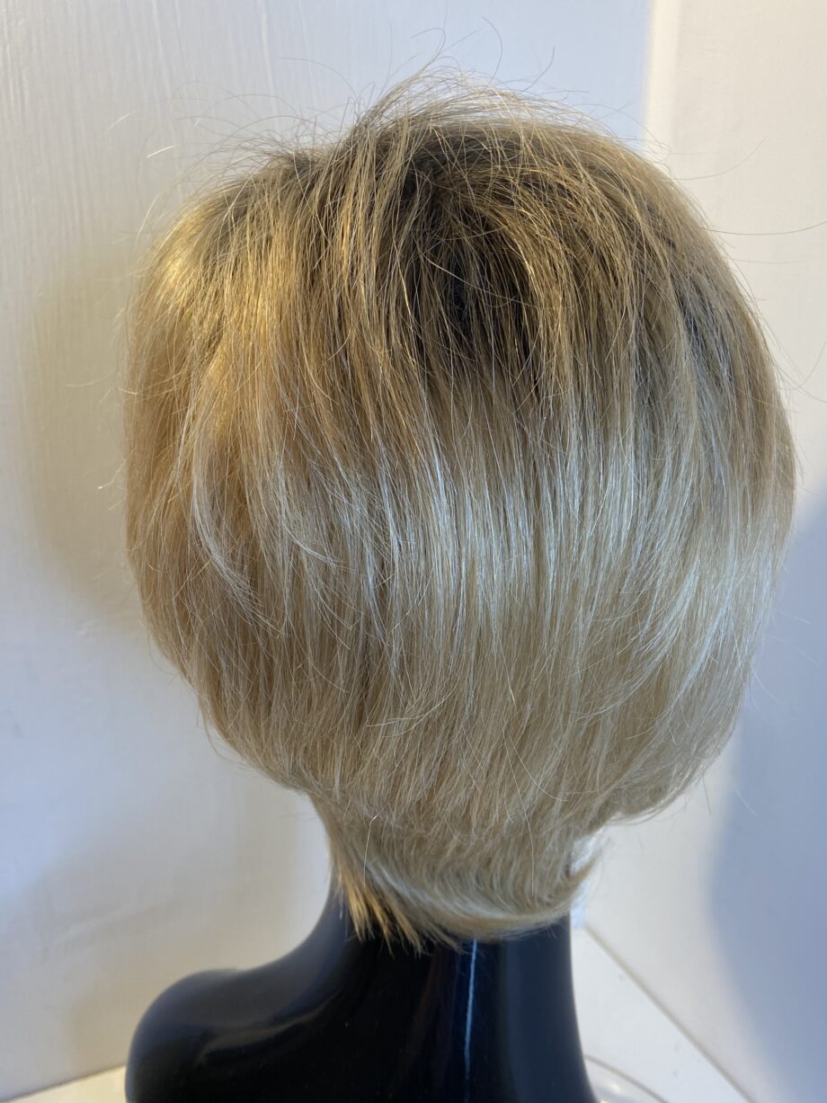 Rooted short blonde wig. Blss62