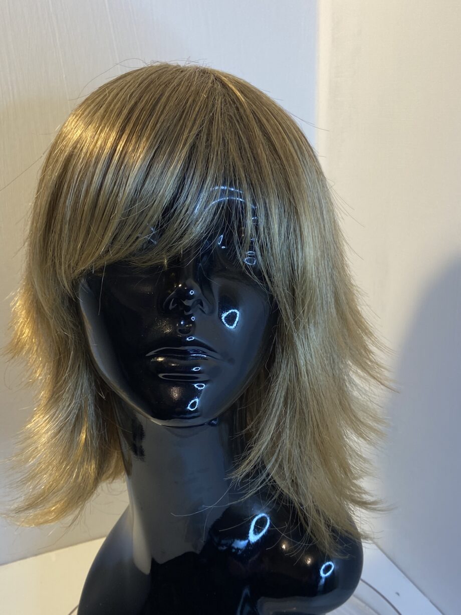 Stunning blonde stylish wig. Pplblls476