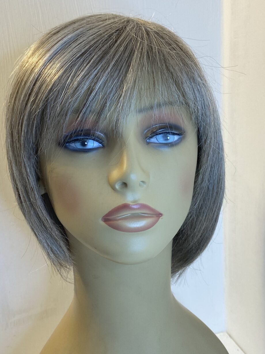 Silver grey stylish wig. Pplgms470