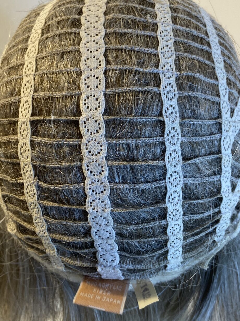 Silver grey stylish wig. Pplgms470