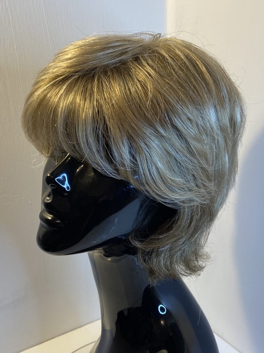 Blonde short stylish wig. Blss43