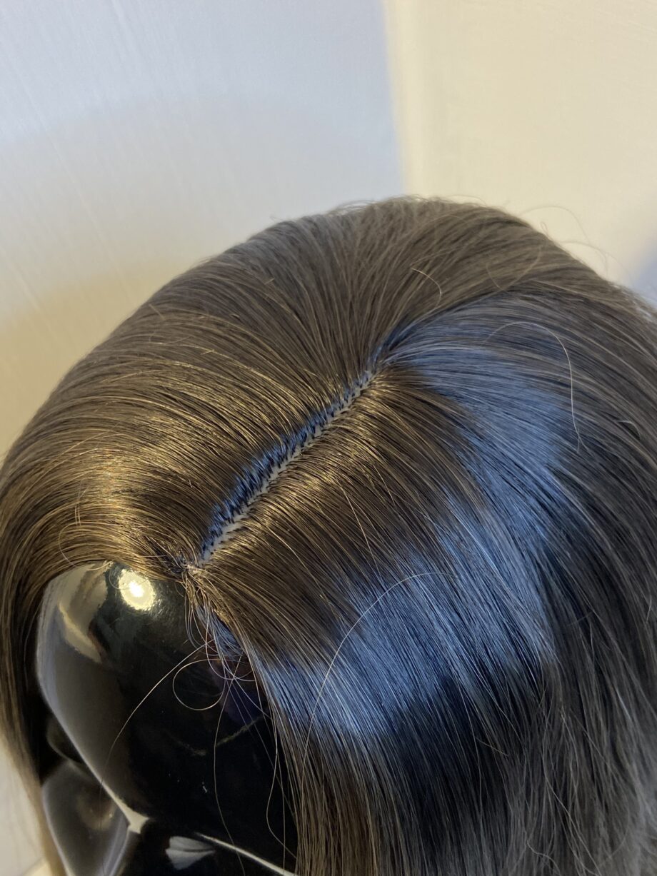 Silky soft Long wavy rooted brown wig. Pplbrlc321
