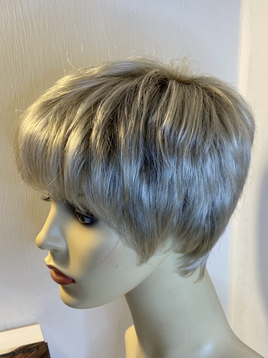 New Short boxed designer blonde. Bblss308