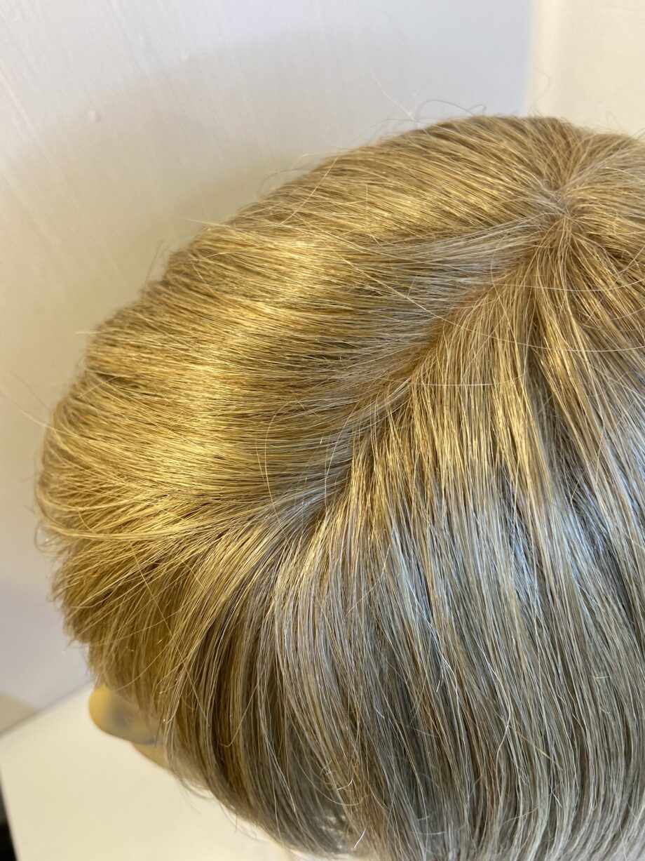 Blonde Amore wig. Blms5164