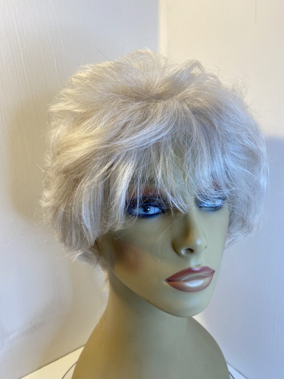 Grey full short wavy new wig. Gmw69