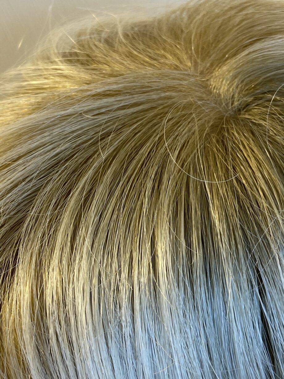 Light blonde short wig. Pplblms82