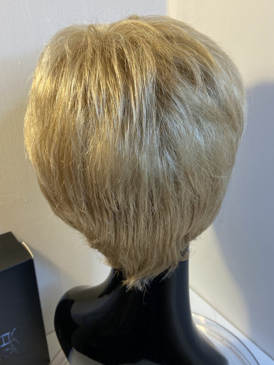 New stylish short blonde. Bblss301