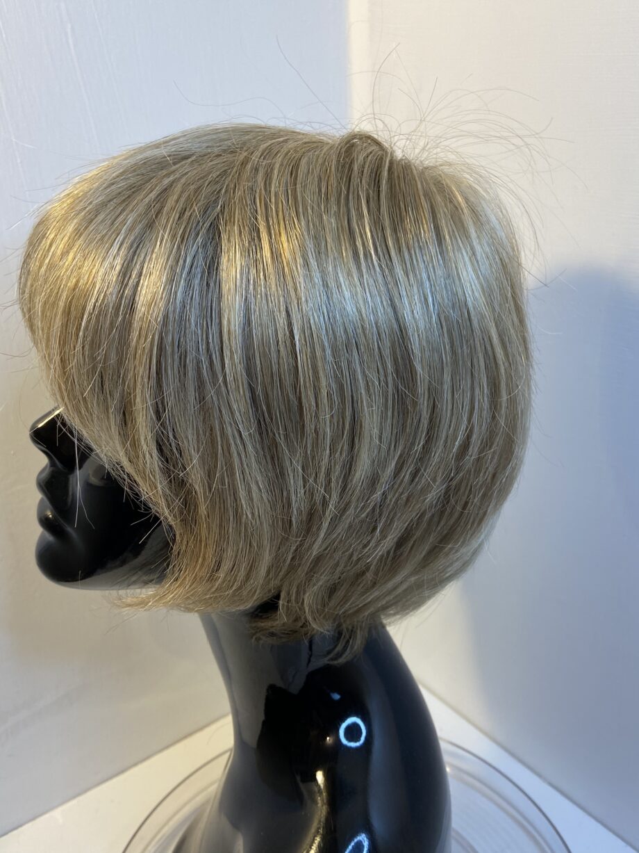 Blonde short stylish  wig. Blss87