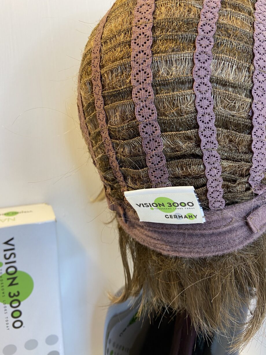 Light brown boxed wig. Pplbrms181