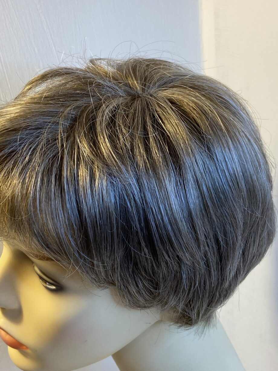New natural image brown short wig. Bbrss300