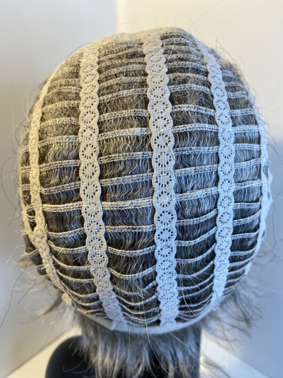 Silver grey short wig. Gss41
