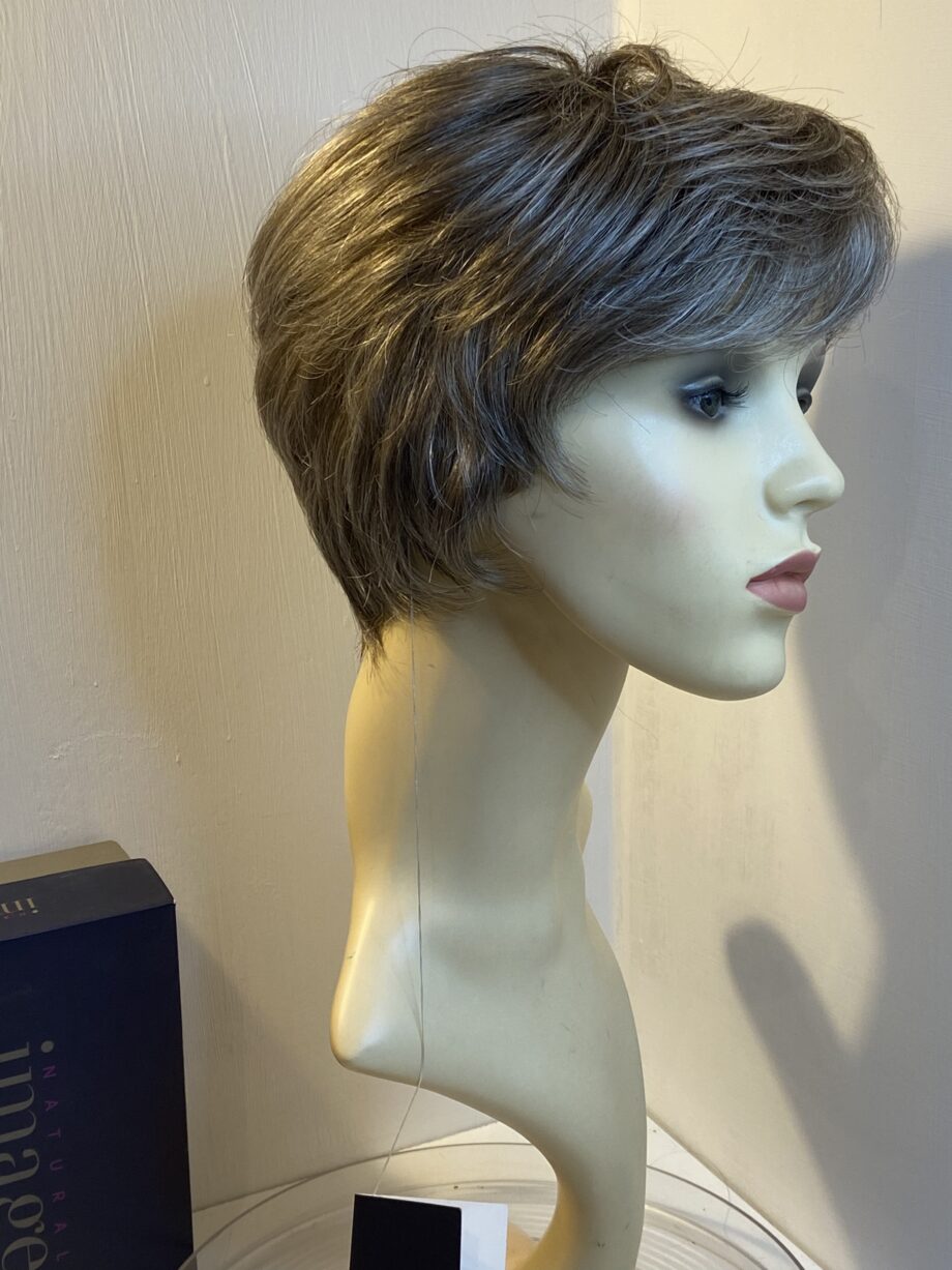 New natural image brown short wig. Bbrss300
