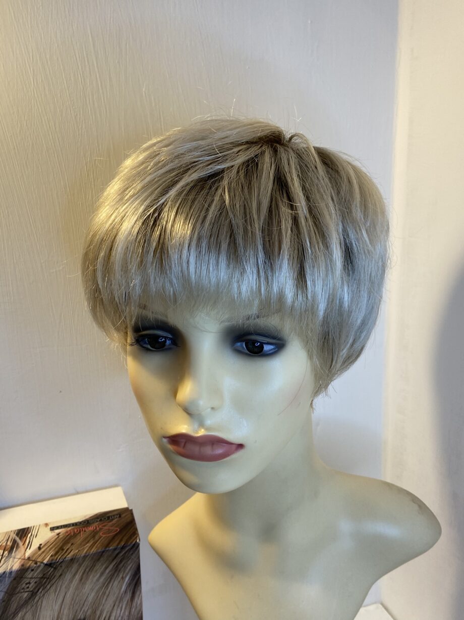 New Short boxed designer blonde. Bblss308