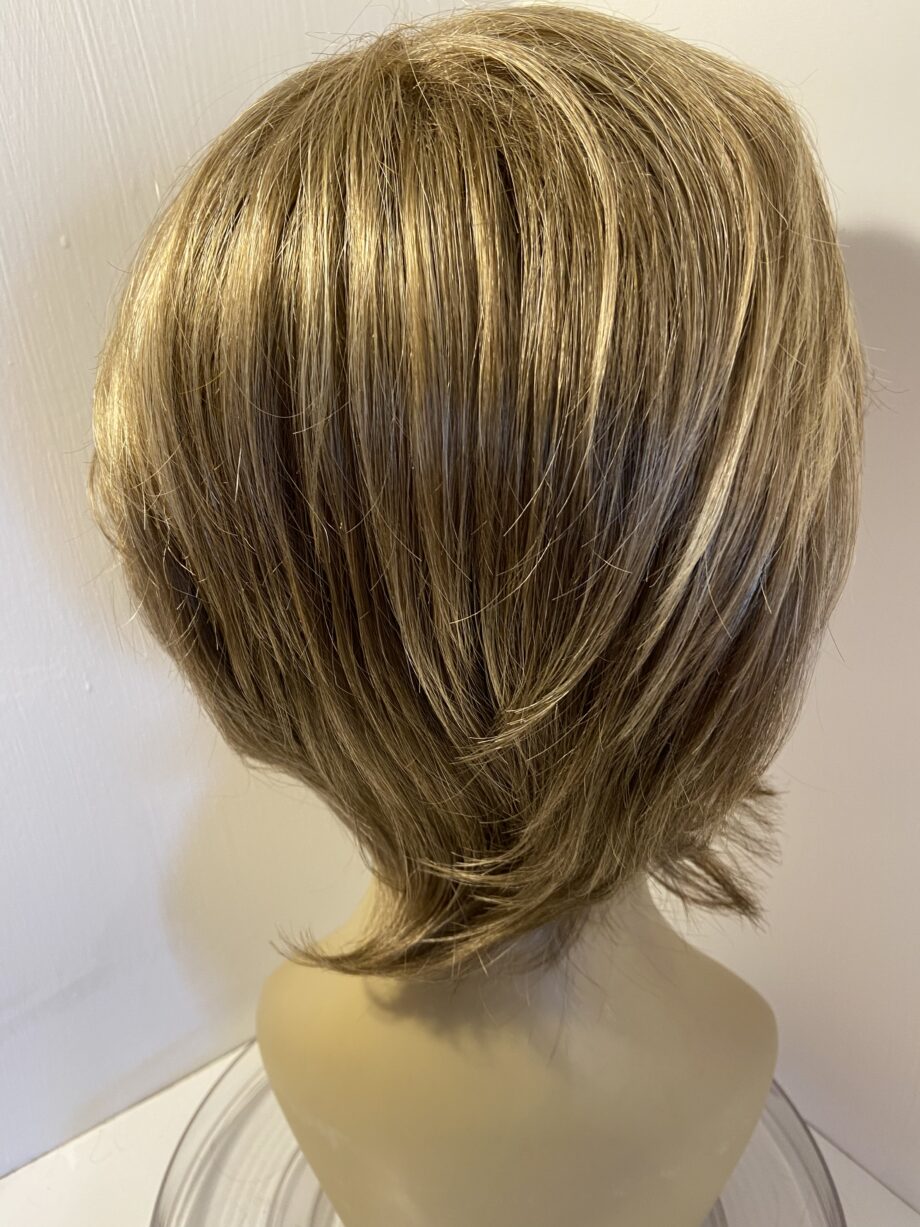 New light brown wig. Nnbrms163