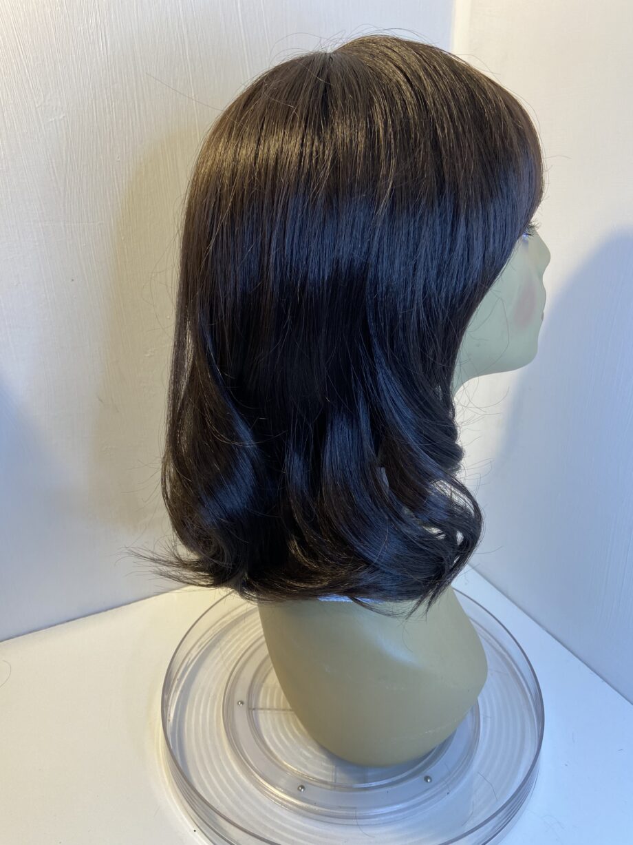 Sleek long dark brown wig. Newbrmw65
