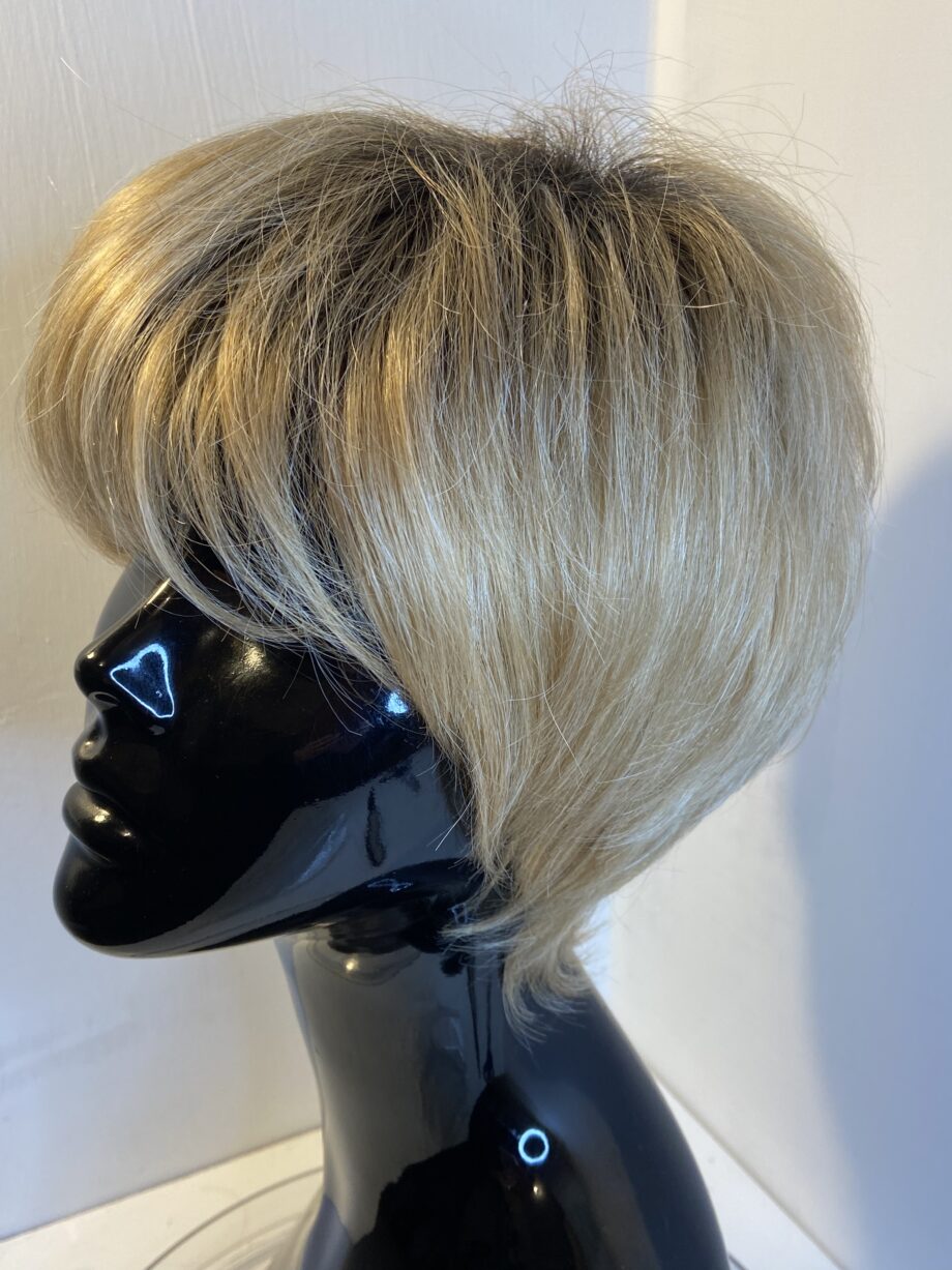 Rooted short blonde wig. Blss62