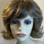 Blonde/ light brown wavy wig. Blmw45
