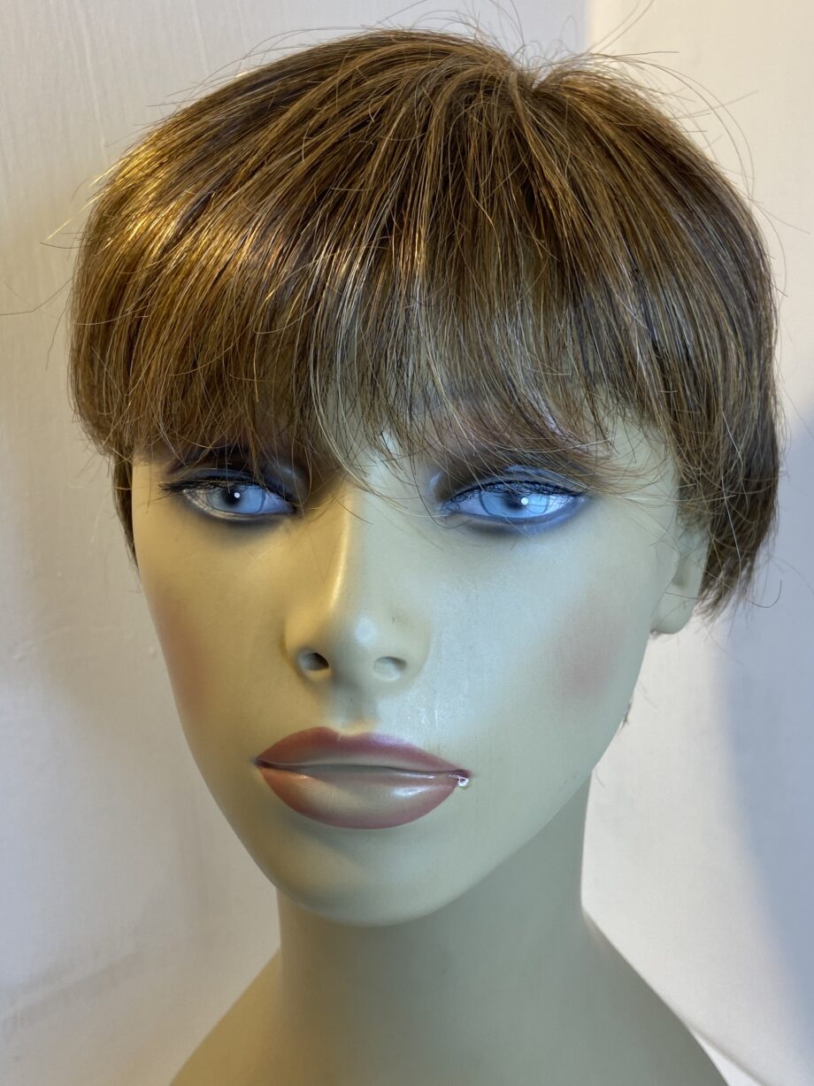 Ellen Wille short brown wig. Brss57