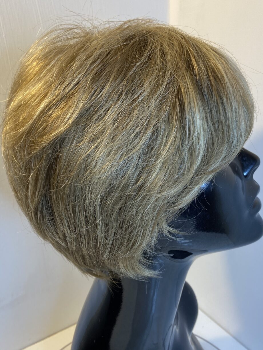 Sentoo collection blonde wig. Blss56