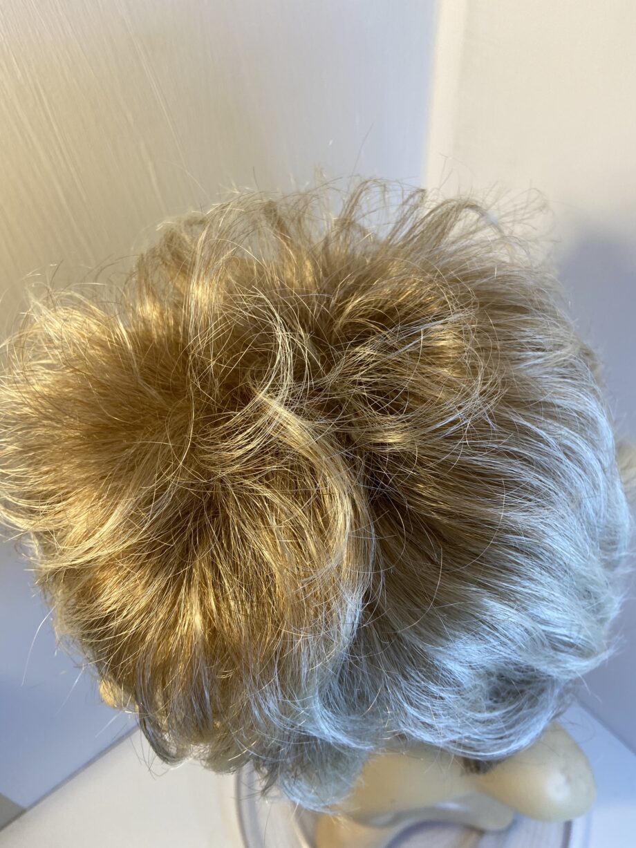 New beautiful  blonde wig. Blmw68