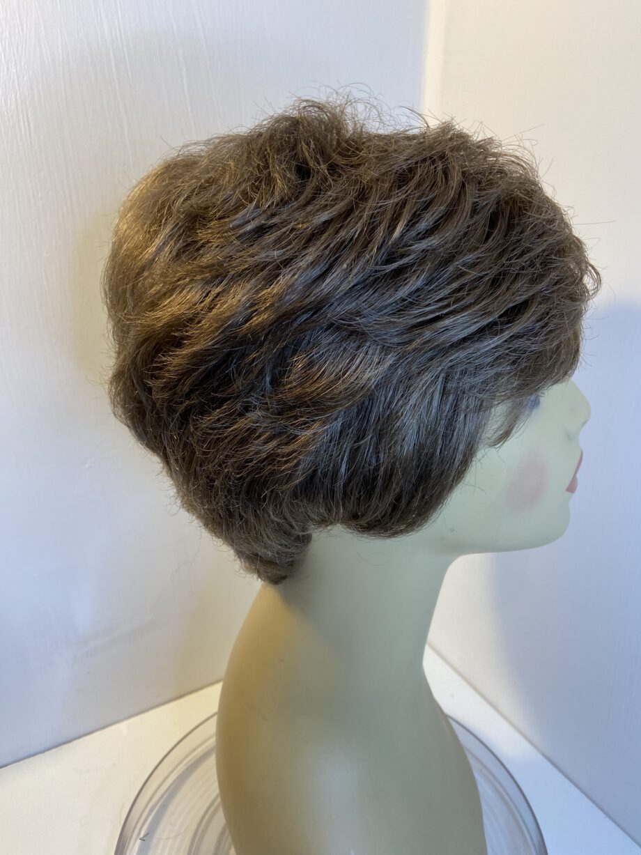 New Paul Young brown short wig. Brss510